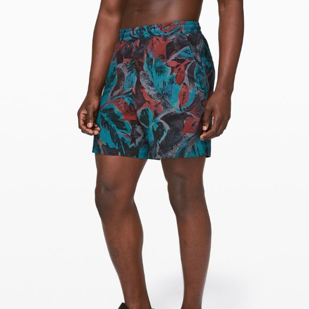 Lululemon Pace Breaker Short in tropical shadow shark teal multi. Size Large